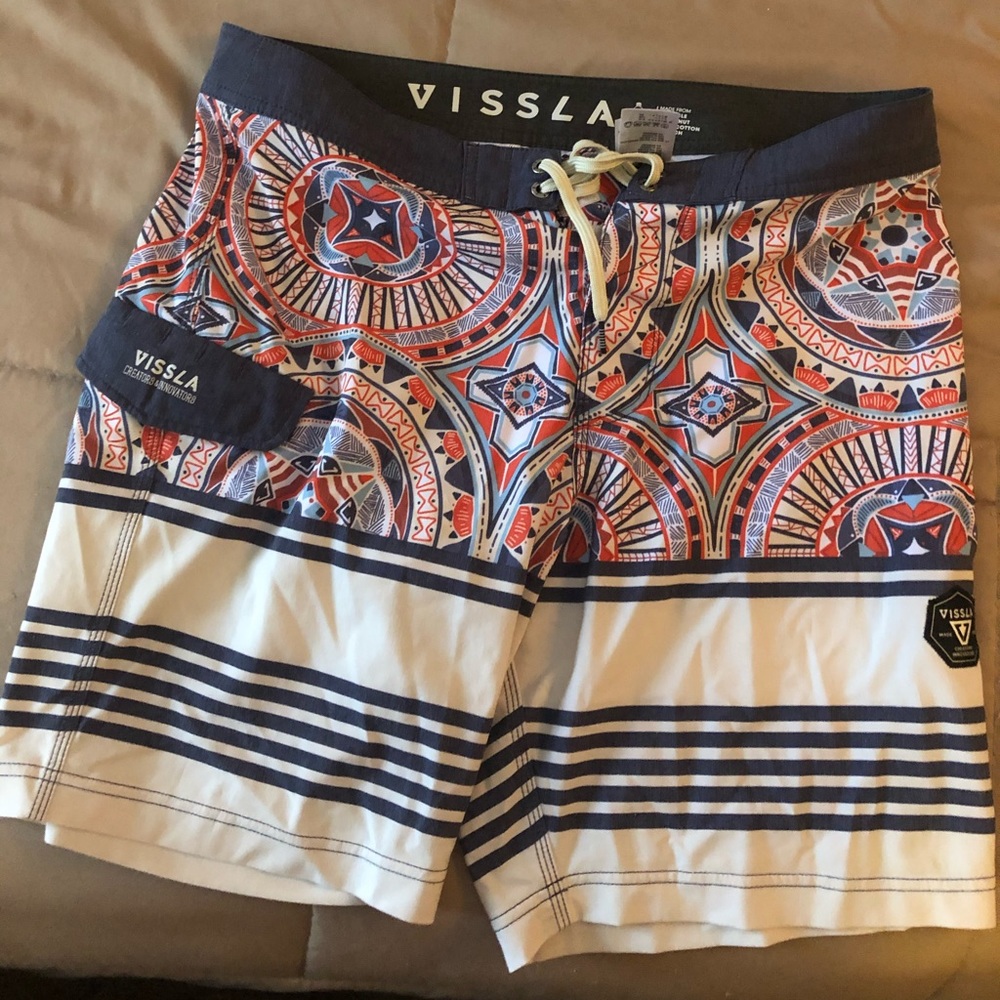 Men’s Medium Vissla Board Shorts